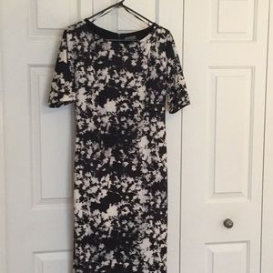 Body con black and white print midi dress